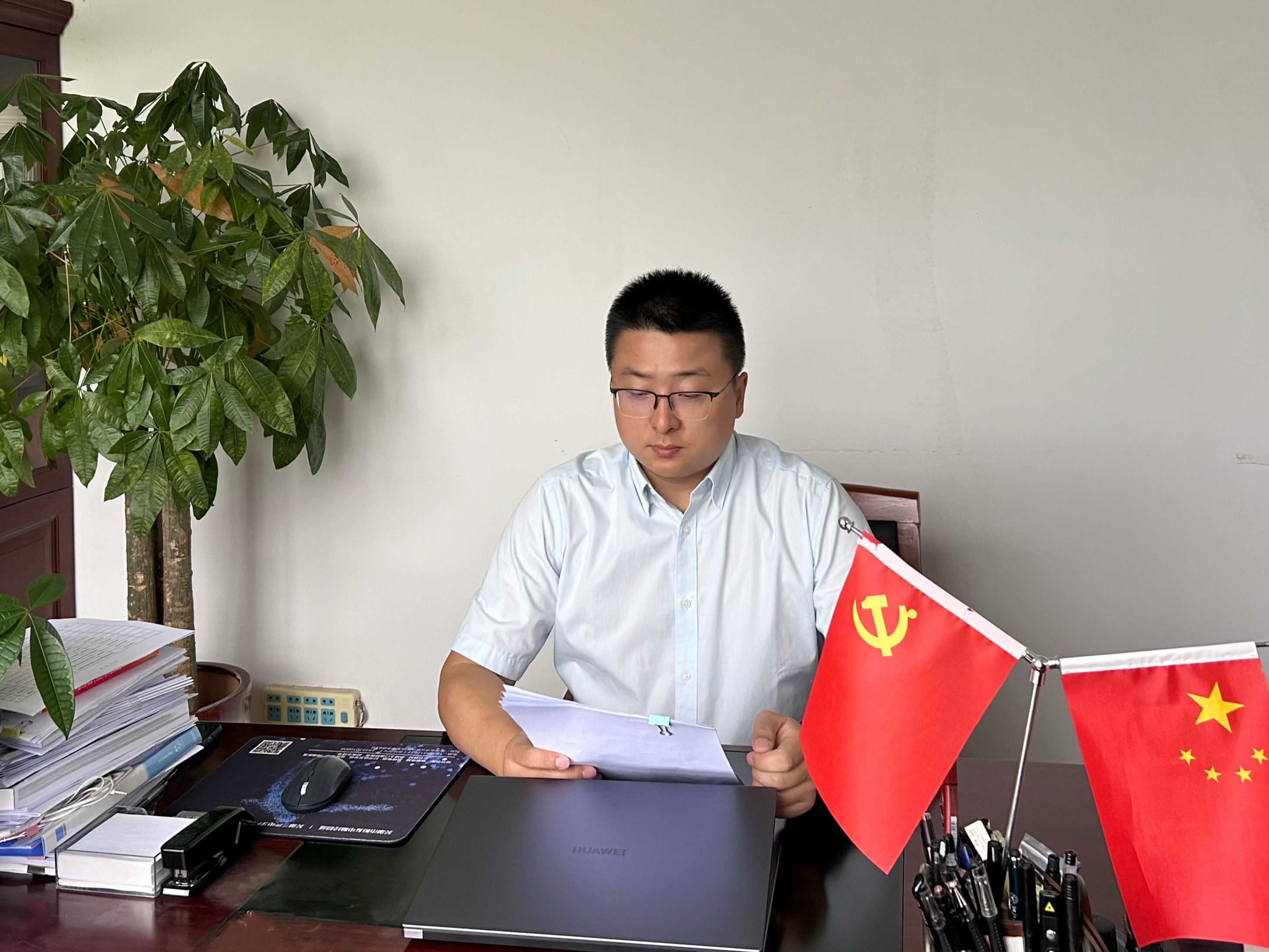 六郎鎮人民政府鎮長陳琦在線訪談